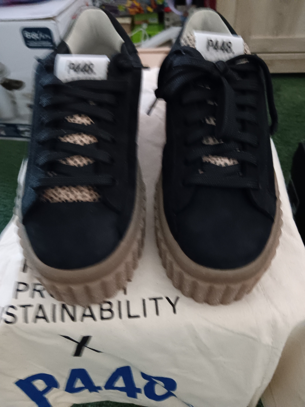 P448 Women's Black Size 5.5- 6 .Low-Top Platform Sneakers